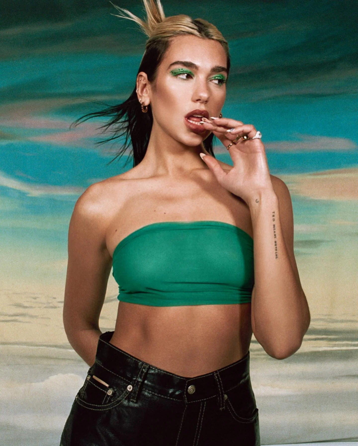 A bit of Dua Lipa never hurt anyone. picture 5 of 20