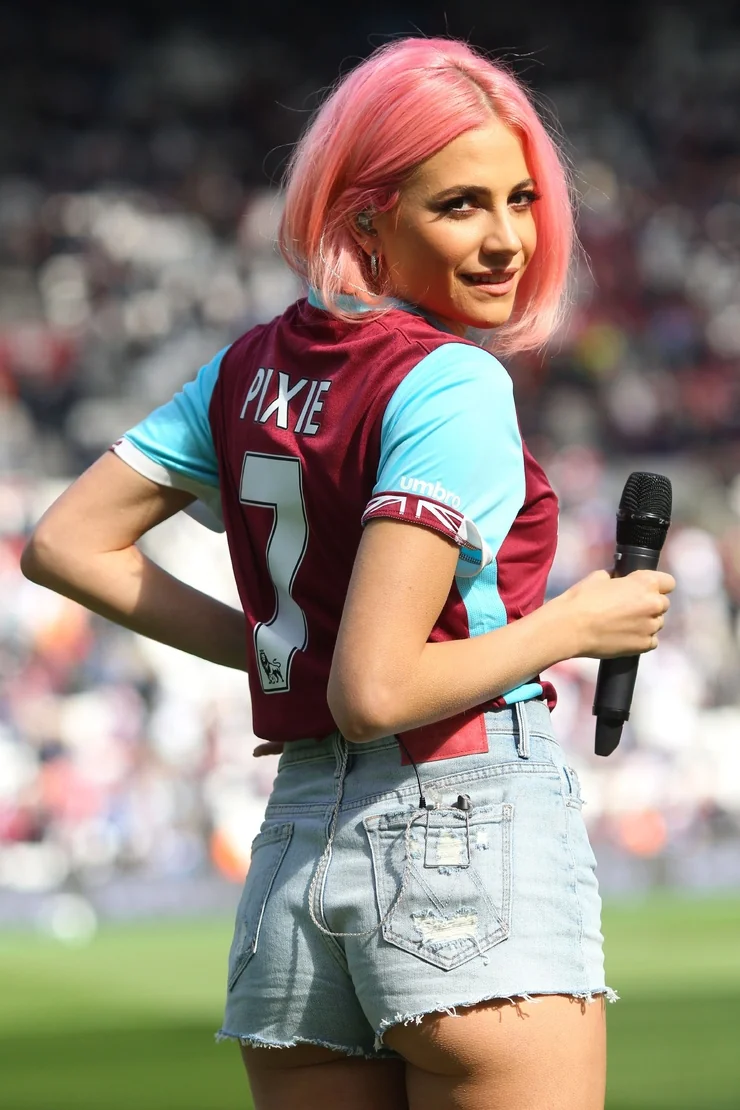 We don't see enough of Pixie Lott picture 17 of 20