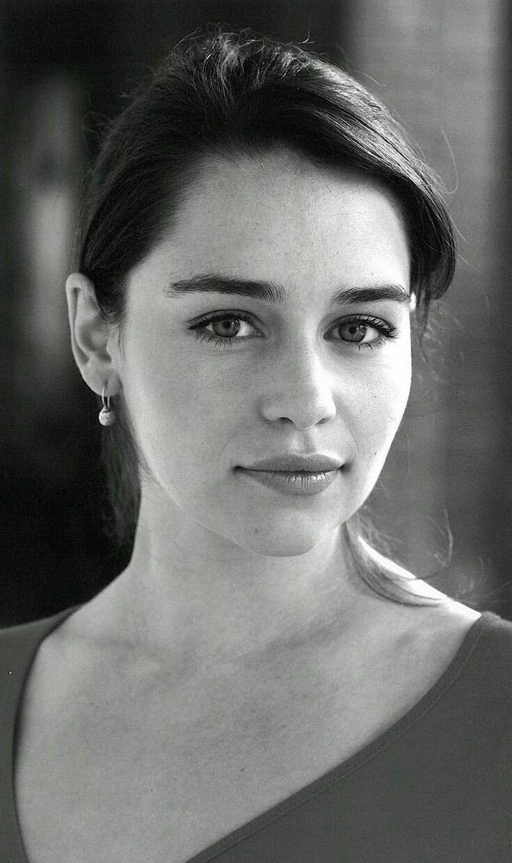 Emilia Clarke picture 1 of 6