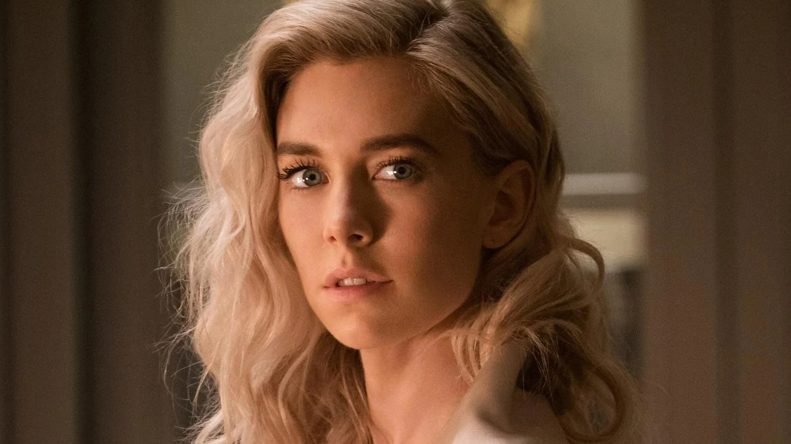 Vanessa Kirby is the only person to make me ask "Was Princess Margaret hot?" picture 15 of 19
