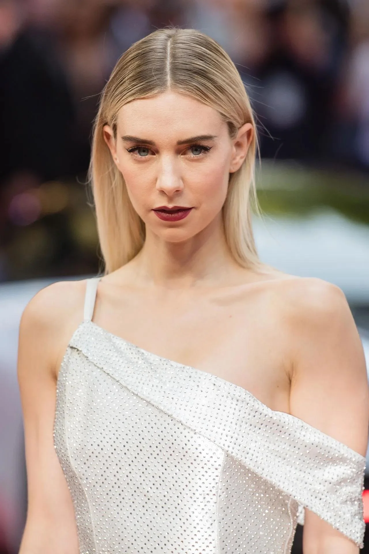 Vanessa Kirby is the only person to make me ask "Was Princess Margaret hot?" picture 19 of 19