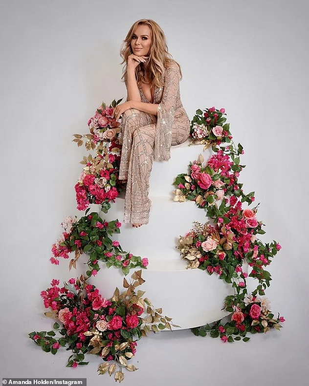 Amanda Holden picture 2 of 2