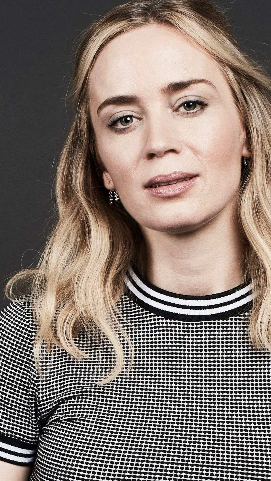 Emily Blunt has a lovely smile picture 2 of 20