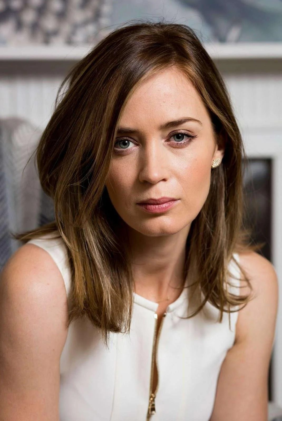 Emily Blunt has a lovely smile picture 4 of 20