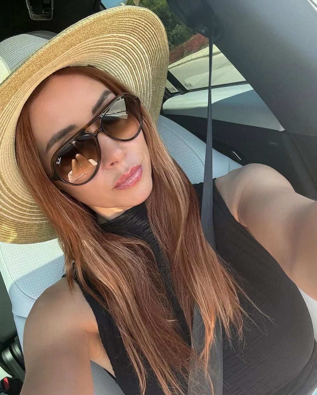 Una Healy picture 2 of 3