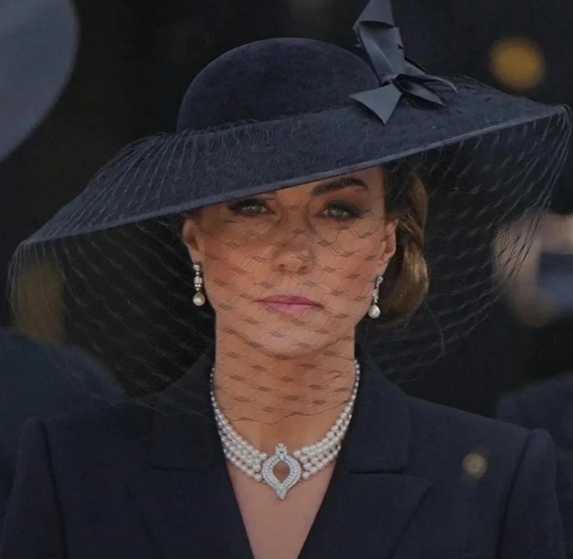 Kate Middleton picture 1 of 2