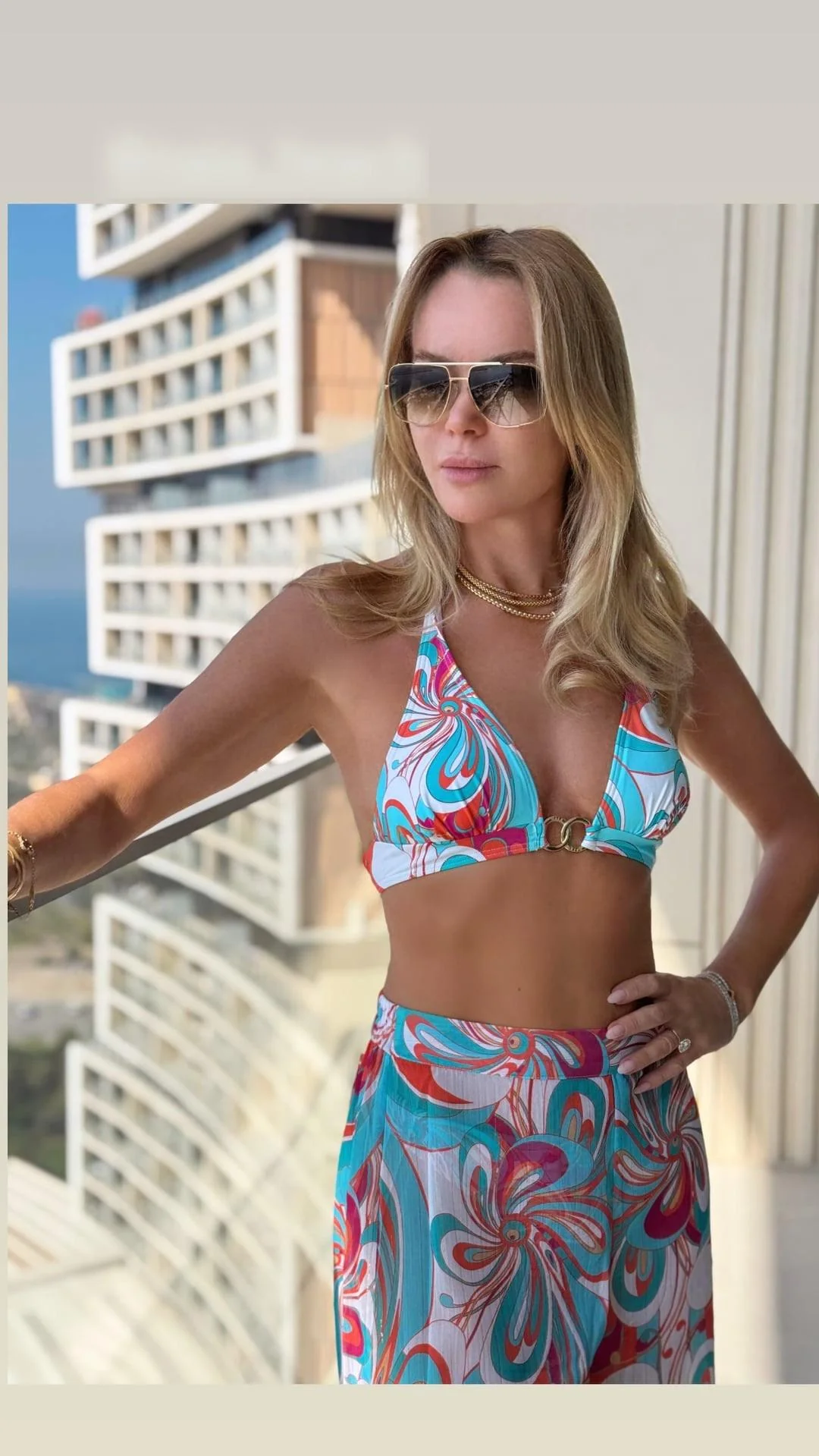 Amanda Holden 🥵 picture 4 of 4