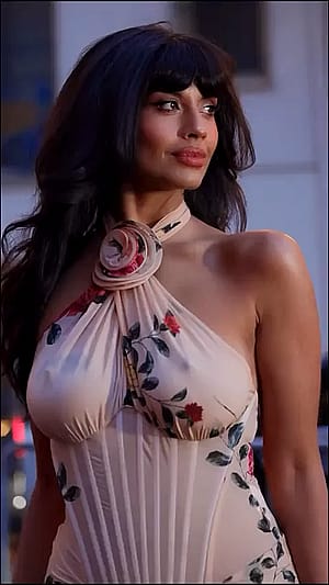 Jameela Jamil jiggly'