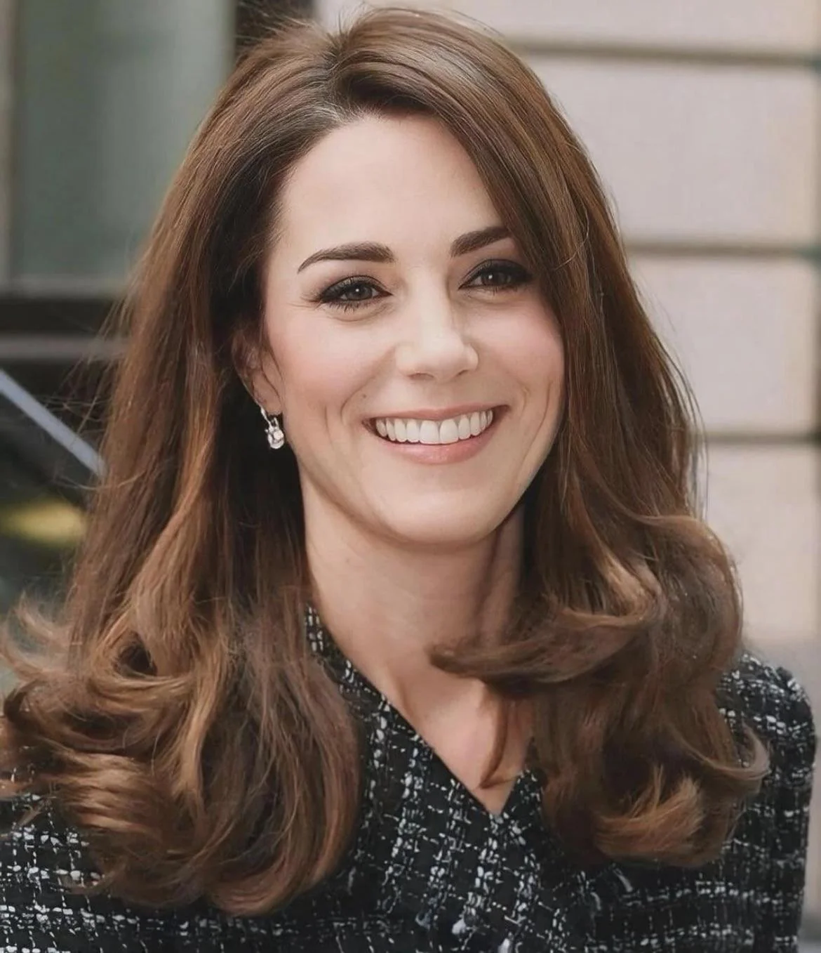 Kate Middleton picture 2 of 2