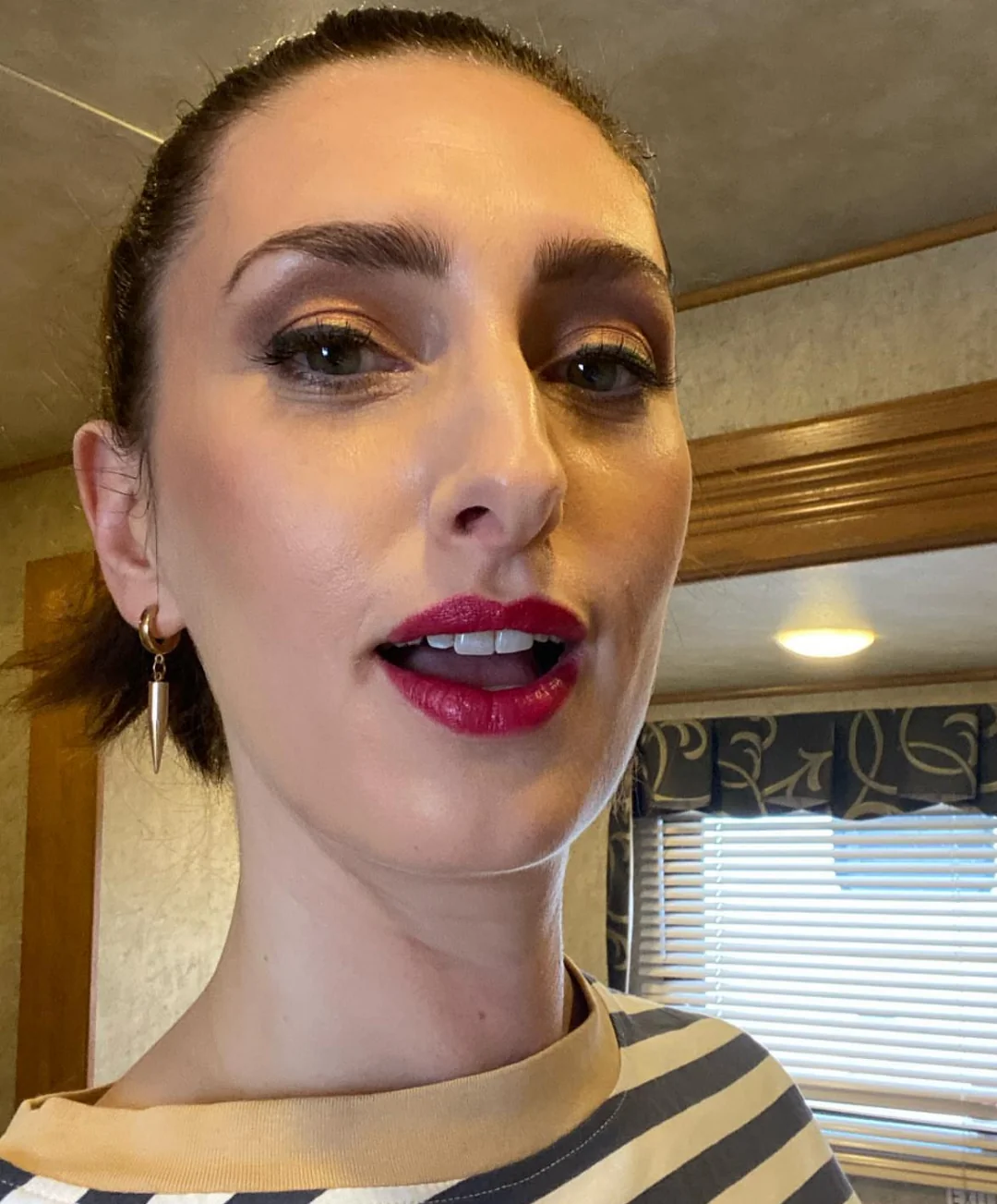 Jessica Knappett picture 1 of 1