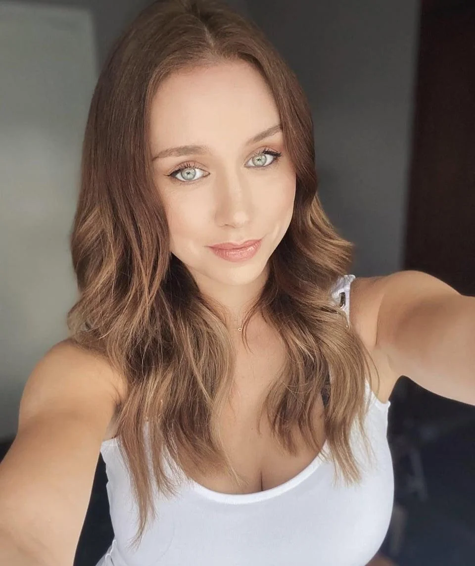 Una Healy picture 17 of 20