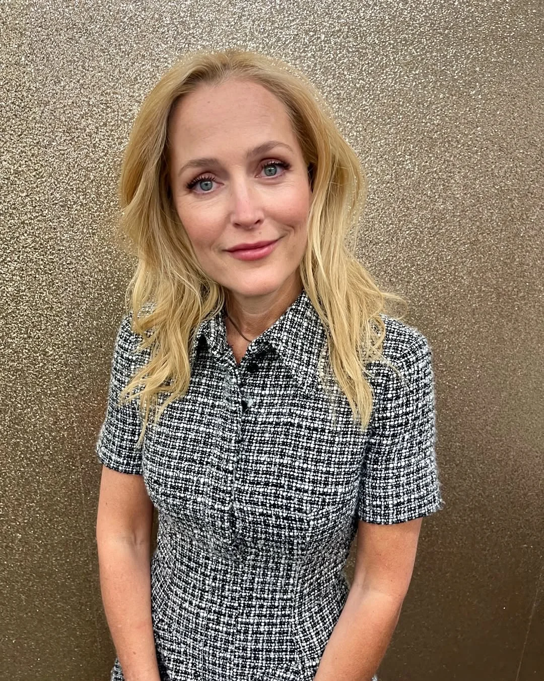 Gillian Anderson picture 2 of 2