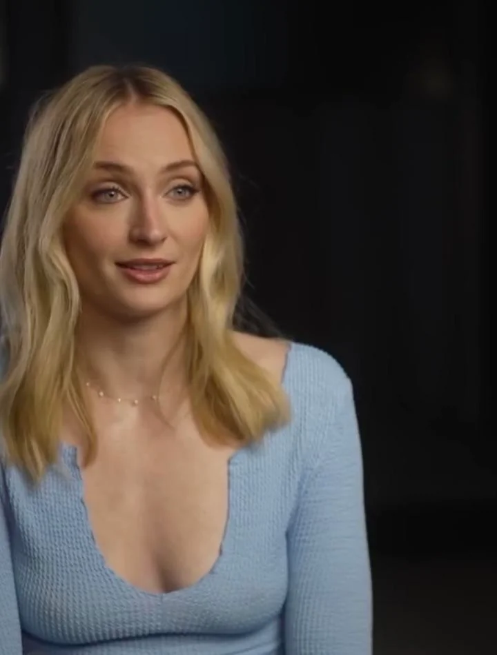 Sophie Turner picture 2 of 3