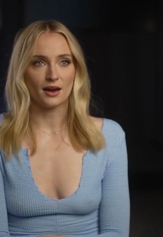 Sophie Turner picture 3 of 3