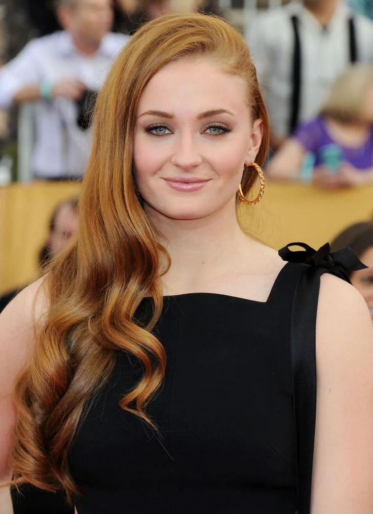 Sophie Turner picture 2 of 4