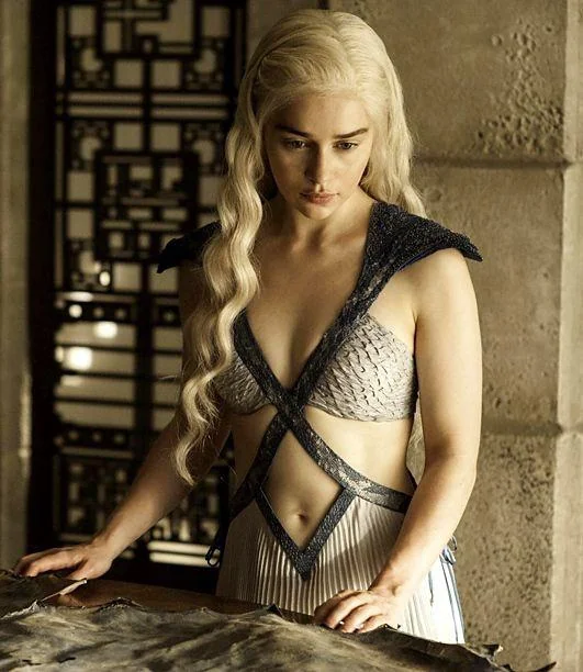 Emilia Clarke picture 1 of 3
