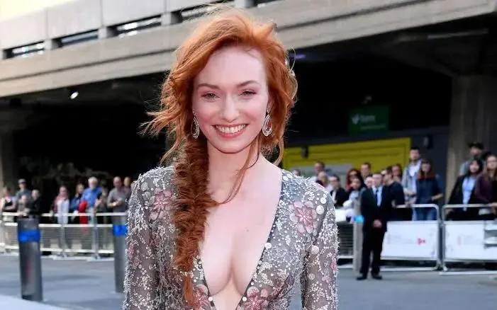 Eleanor Tomlinson picture 5 of 6