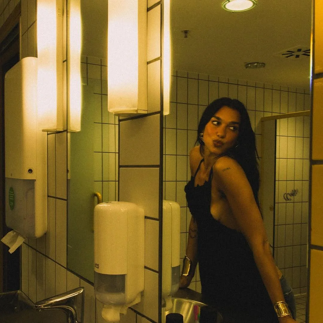 Dua Lipa picture 4 of 7