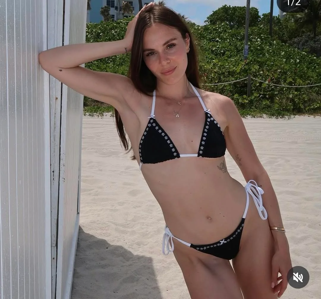 Holly Ramsay picture 1 of 2