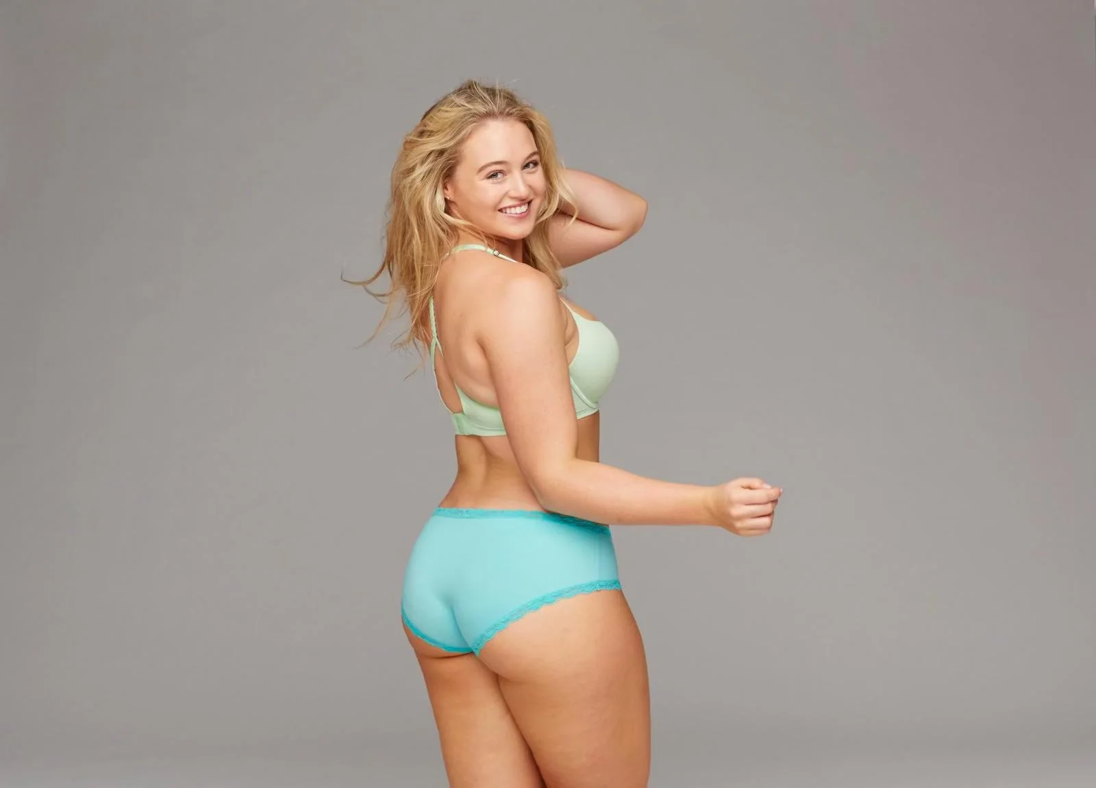 Iskra Lawrence picture 2 of 20