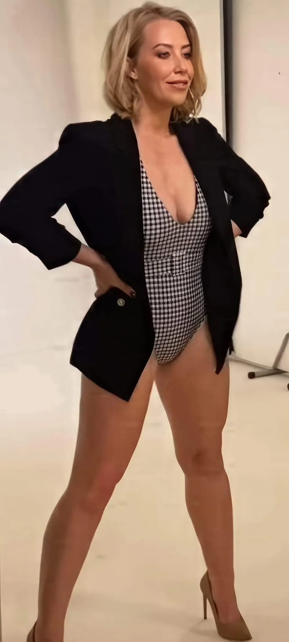 Laura Hamilton picture 1 of 1