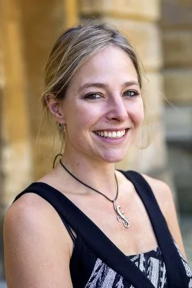 Alice Roberts picture 2 of 2
