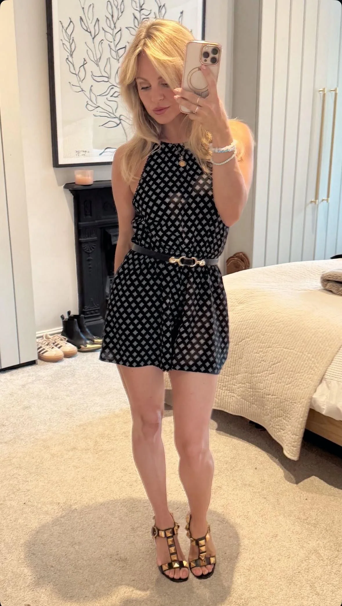 Tina O’Brien picture 1 of 2