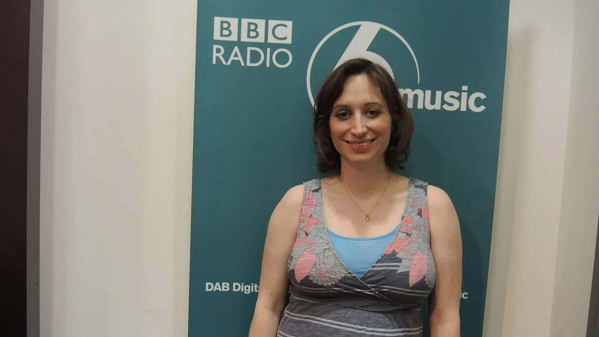 Isy Suttie picture 2 of 12