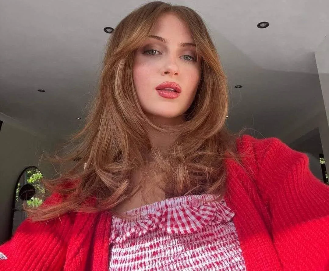 Maisie smith picture 2 of 13