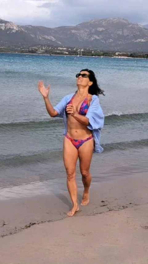 Rebecca Sarker picture 1 of 3