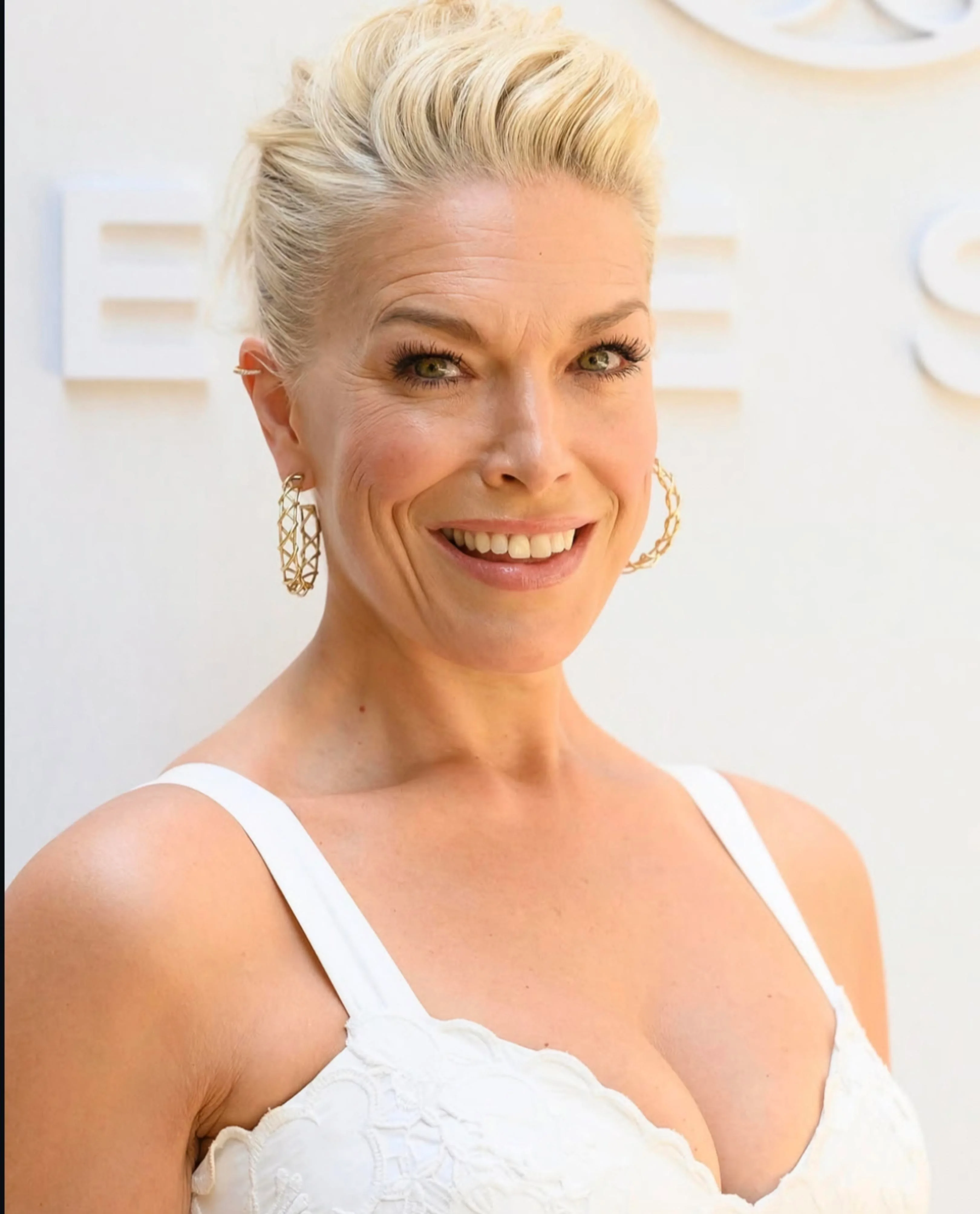 Hannah Waddingham picture 3 of 3