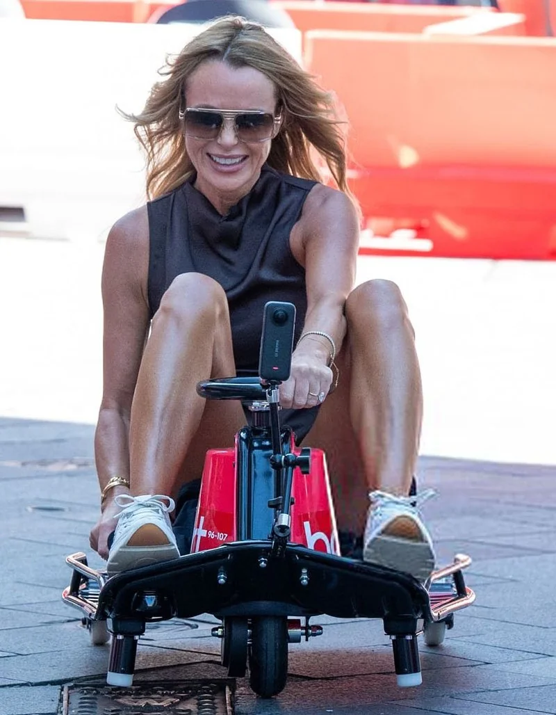 Amanda Holden picture 2 of 3