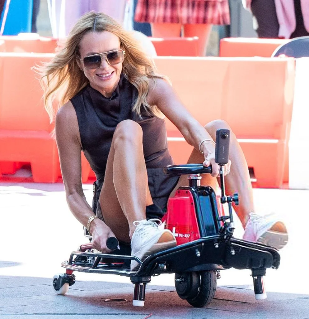Amanda Holden picture 3 of 3