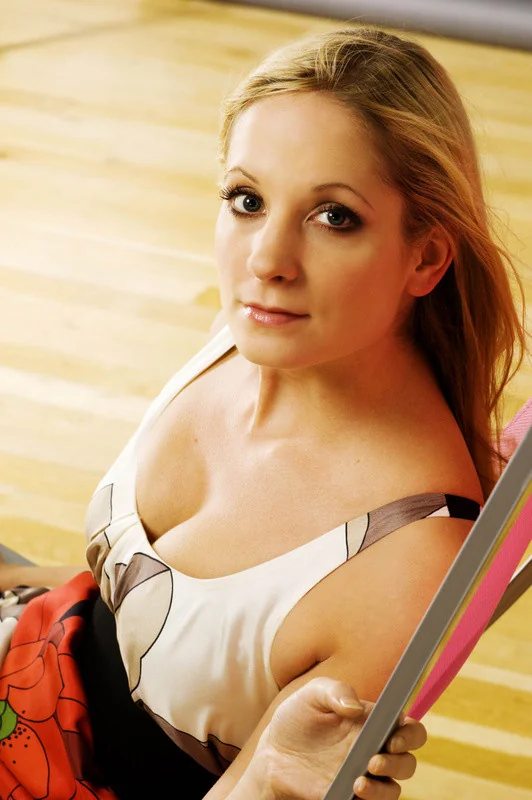 Joanne Froggatt picture 1 of 4