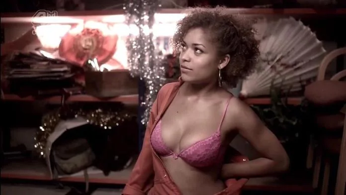Antonia Thomas picture 1 of 2