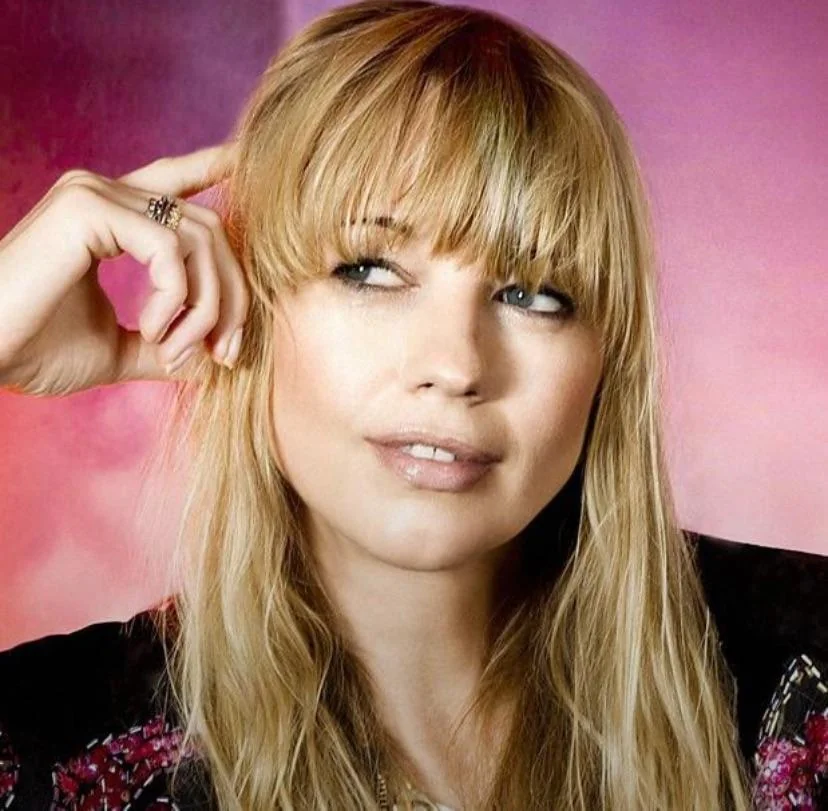 Sara cox picture 1 of 3