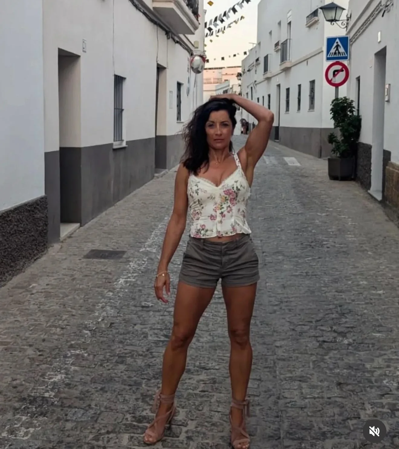Rebecca Sarker picture 1 of 2