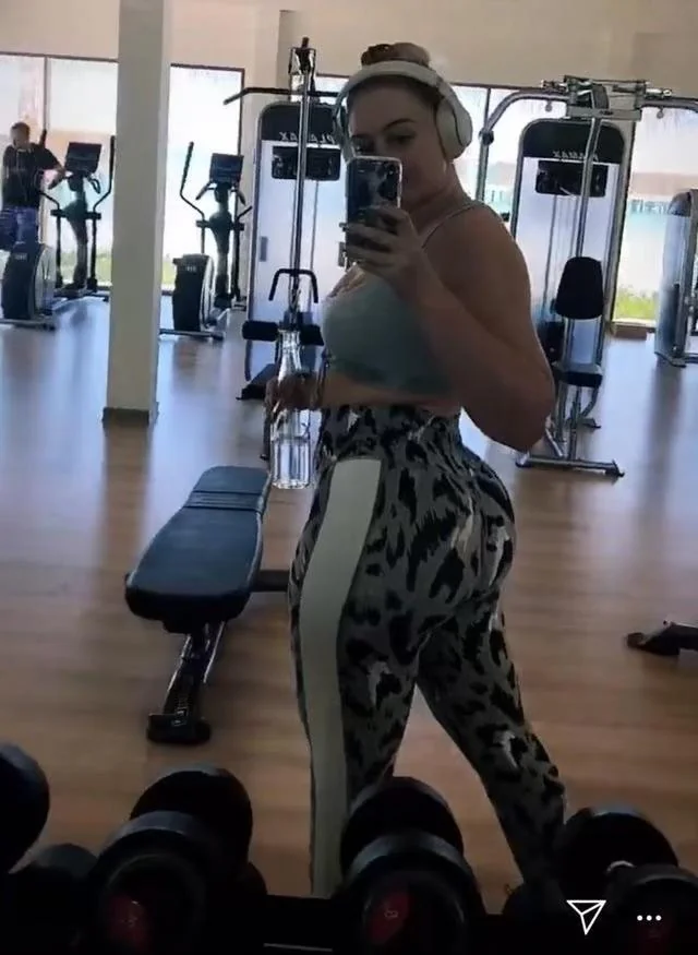 Iskra Lawrence picture 6 of 10
