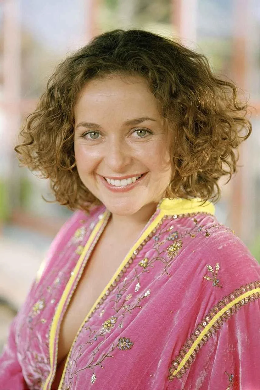 Julia Sawalha picture 4 of 6