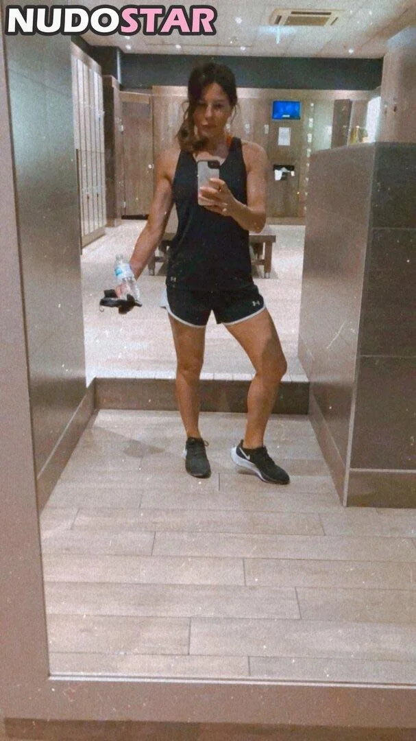 Lucrezia Millarini in gym gear is always a sight for sore eyes 😍 picture 5 of 5