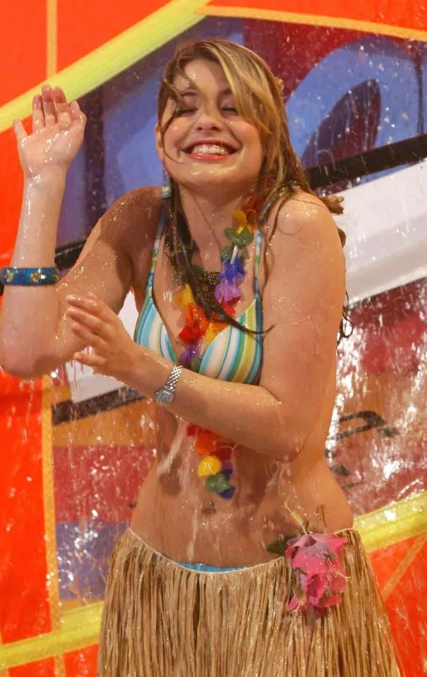Holly Willoughby picture 1 of 11