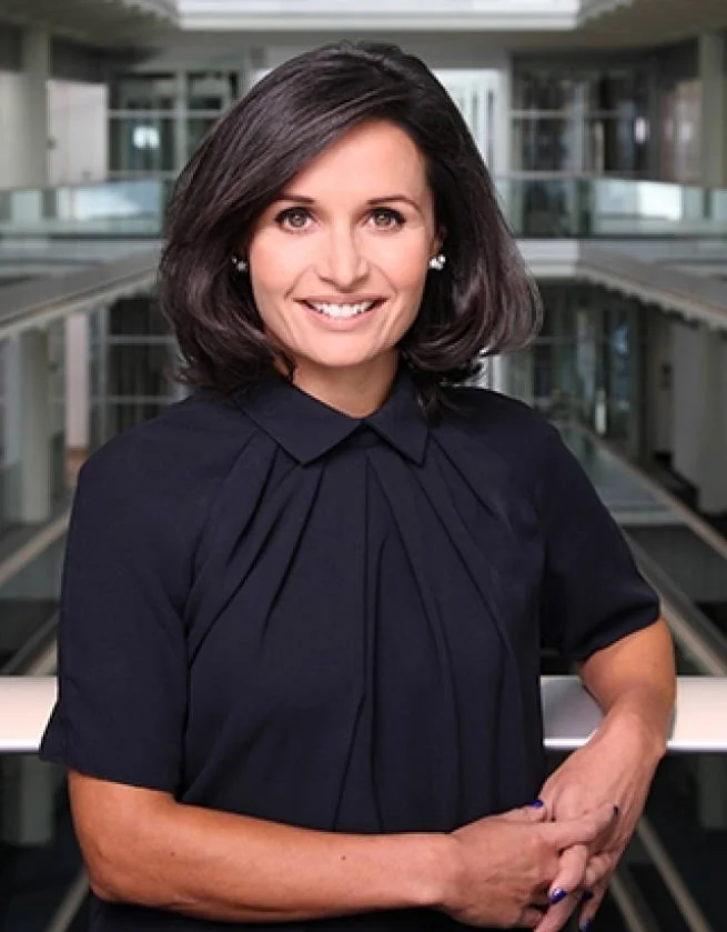 Nina Hossain picture 2 of 4
