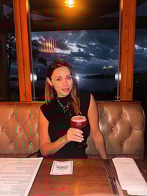 Una Healy'