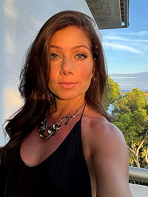 Nikki Sanderson'