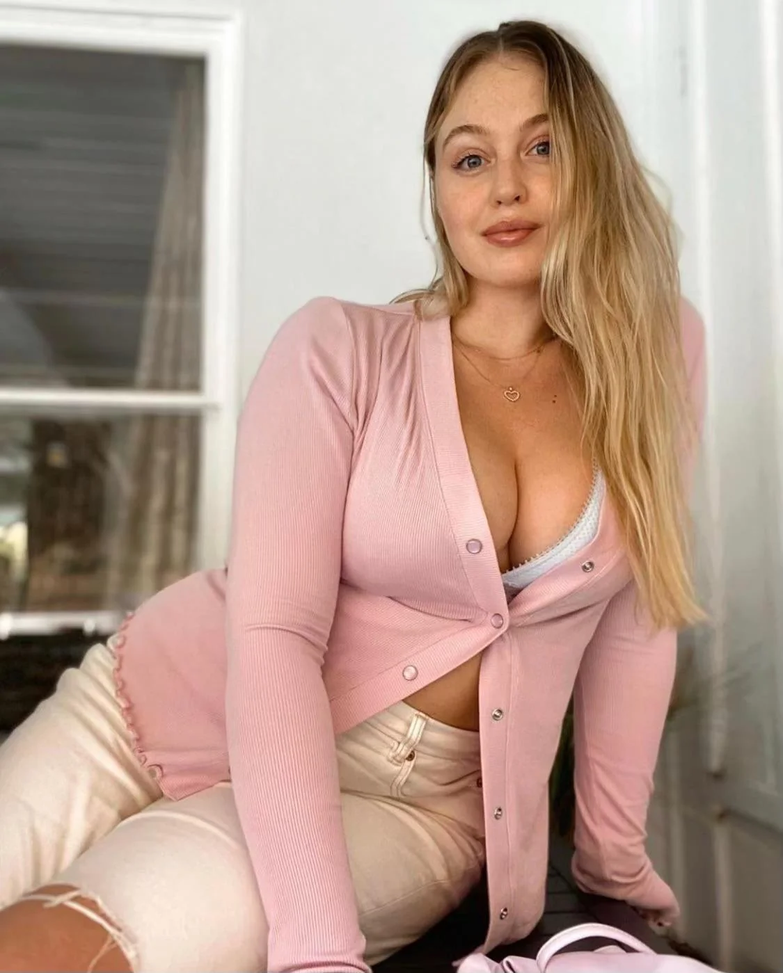 Iskra Lawrence picture 4 of 10
