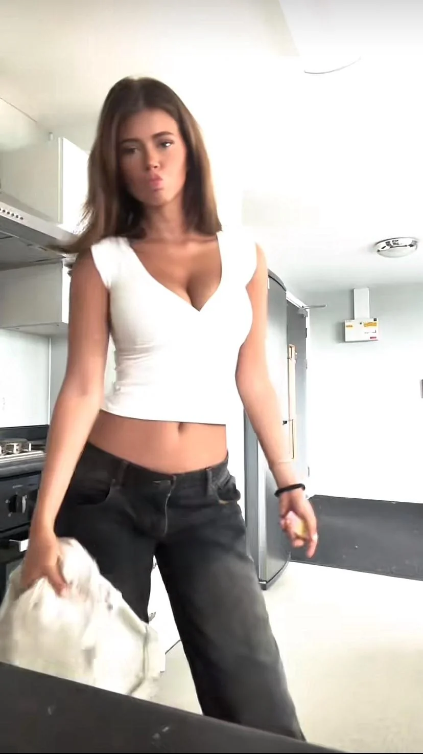 Darcey Draper picture 6 of 7