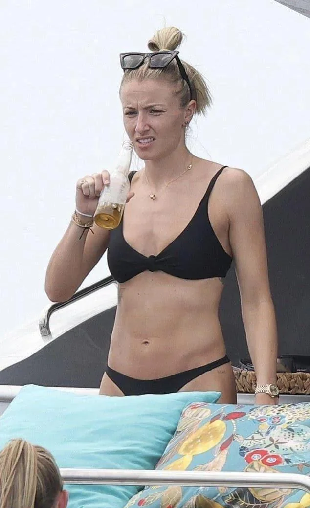 Leah Williamson picture 1 of 3