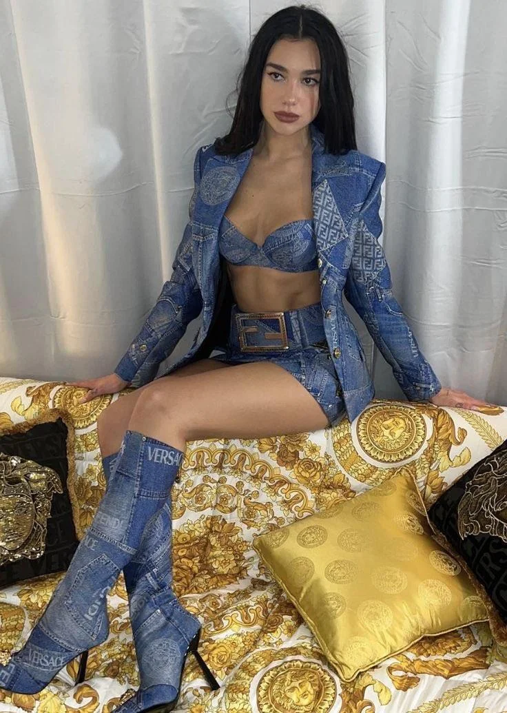 Dua Lipa picture 1 of 2