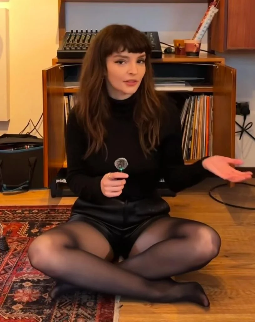 Lauren Mayberry picture 2 of 2
