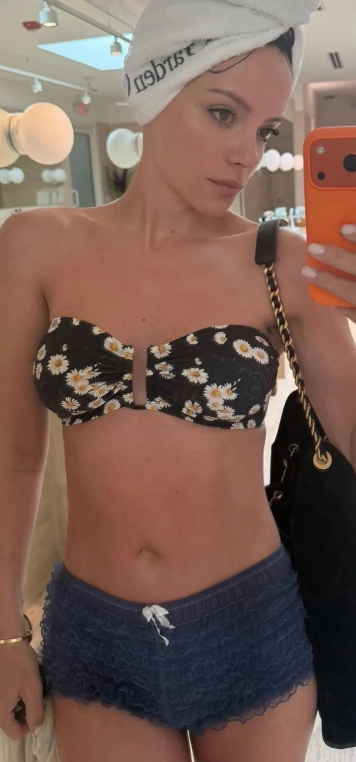 Lily Allen picture 1 of 1